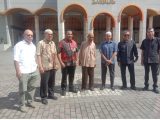 DPRD Maluku Salurkan Hewan Kurban di Tiga Masjid di Ambon