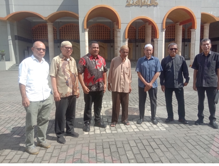 DPRD Maluku Salurkan Hewan Kurban di Tiga Masjid di Ambon