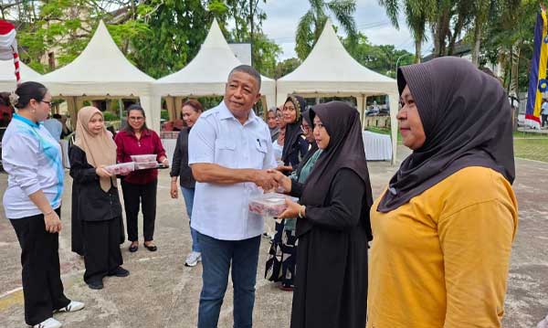 Sekot Ambon Hadiri Pembagian  Hewan Kurban Bersama Majelis Taklim Al-Madinah  