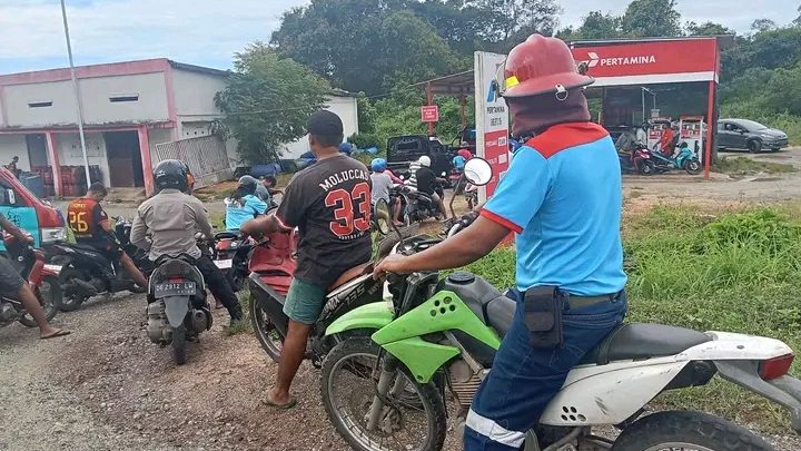 Kelangkaan Pertamax di Moa Tiakur, Warga MBD Keluhkan Antrean Panjang dan Pasokan Terbatas