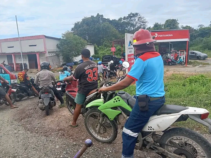 Kelangkaan Pertamax di Moa Tiakur, Warga MBD Keluhkan Antrean Panjang dan Pasokan Terbatas