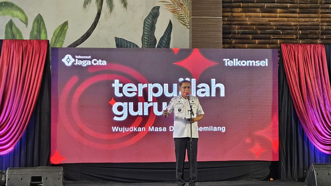 Walikota Ambon Apresiasi Program “Terpujilah Guru” yang Diprakarsai Telkomsel