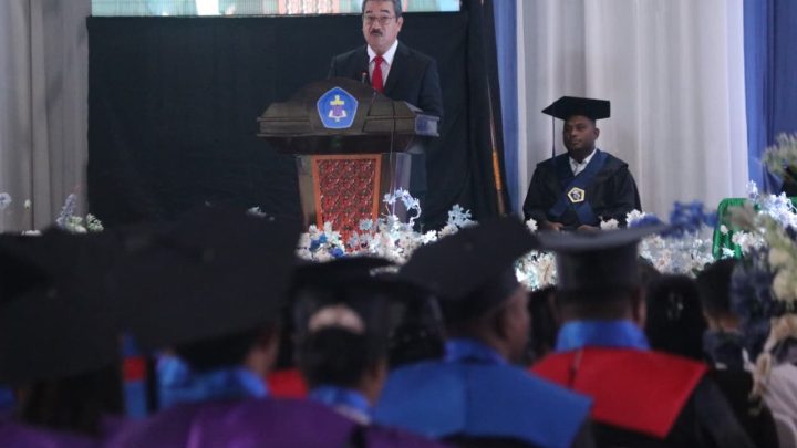 Gubernur Maluku Ajak Lulusan UKIM Jadi Pribadi Inovatif dan Adaptif Hadapi Dinamika Global