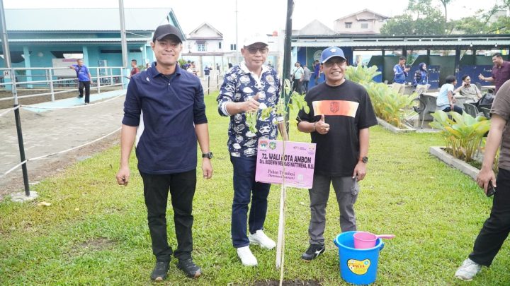 Perkuat Komitmen Penghijauan Kota, Walikota Ambon Tanam Pohon Trembesi 
