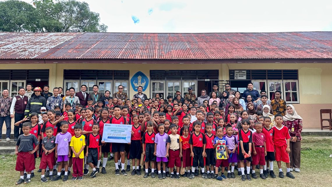 Edukasi Keselamatan Penerbangan dan Bantuan Sosial Jadi Kepedulian Bandara Pattimura Ambon kepada Siswa SD Inpres 59 Tawiri