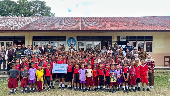 Edukasi Keselamatan Penerbangan dan Bantuan Sosial Jadi Kepedulian Bandara Pattimura Ambon kepada Siswa SD Inpres 59 Tawiri