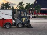 DLHP Kota Ambon Bersihkan Lapangan Merdeka Jelang HUT RI Ke-81
