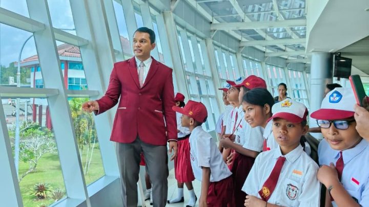 Melalui Program “School Goes To Airport Siswa SD INPRES 59 TAWIRI Belajar Langsung di Bandara Pattimura Ambon