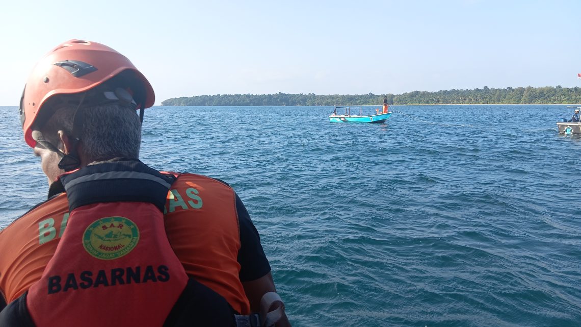 Tim Rescue USS Dobo Berhasil Selamatkan Tiga Nelayan, Saat Mesin Mati