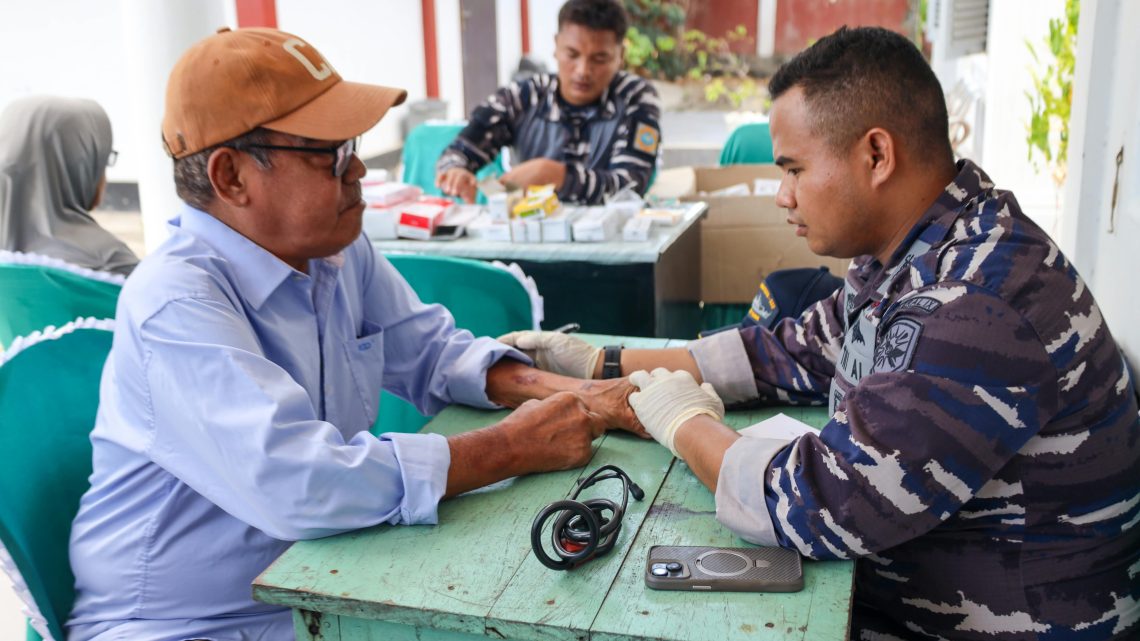  BI Maluku dan Kodaeral IX Layani Kesehatan serta Edukasi Rupiah di Pulau Banda 