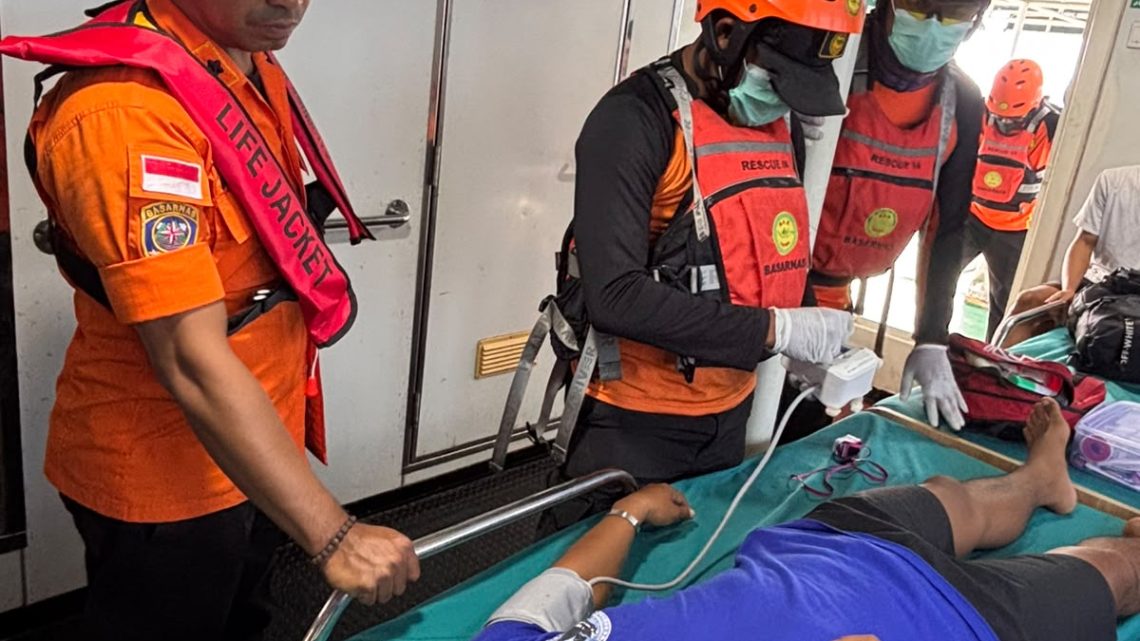 KN SAR Abimanyu laksanakan Medivac Crew KLM Sea Safari VI di tengah Lautan Banda 